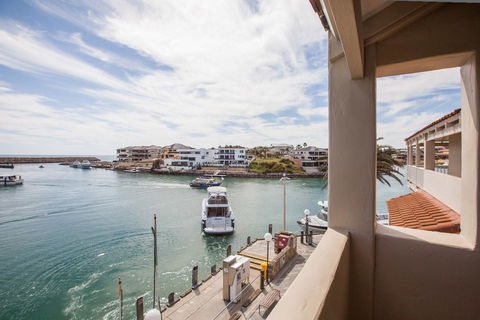 The Marina Hotel - Mindarie - NT Tourism 2