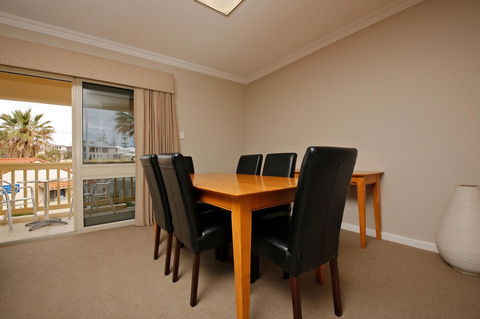 The Marina Hotel - Mindarie - NT Tourism 11