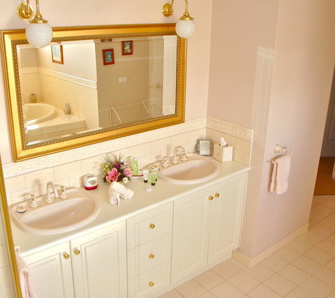 Lanterns Retreats - Accommodation NT 18