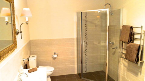 Lanterns Retreats - Accommodation NT 10