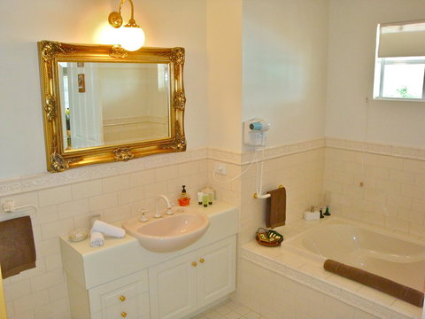 Lanterns Retreats - Accommodation NT 21