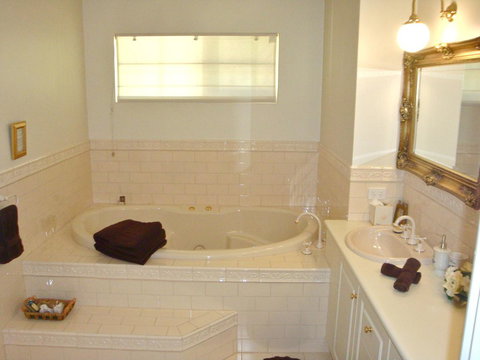 Lanterns Retreats - Accommodation NT 12