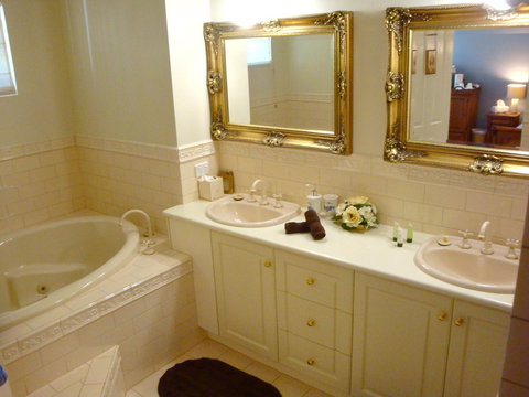 Lanterns Retreats - Accommodation NT 15