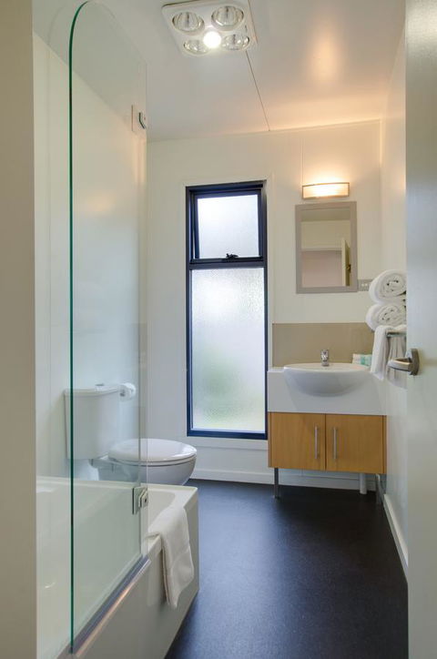 Swansea Beach Chalets - NT Tourism 9