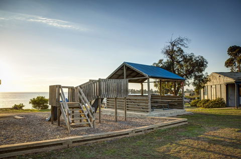Swansea Beach Chalets - NT Tourism 37