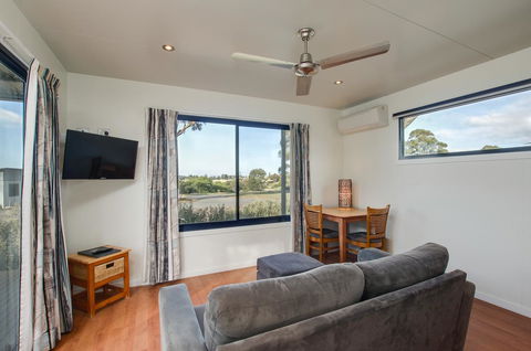 Swansea Beach Chalets - NT Tourism 8