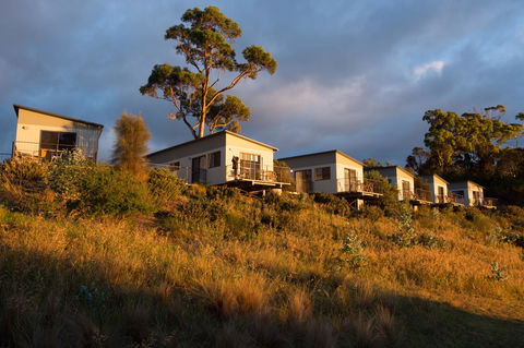 Swansea Beach Chalets - NT Tourism 0