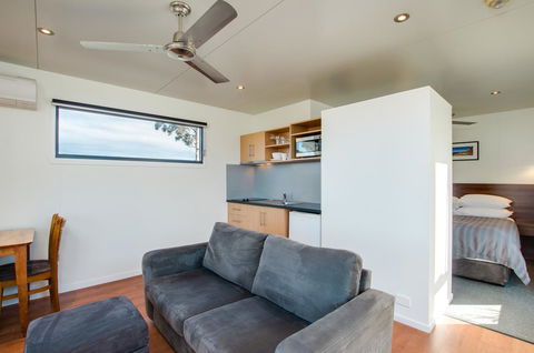 Swansea Beach Chalets - NT Tourism 16