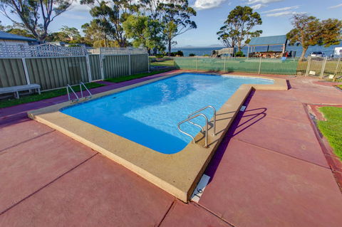Swansea Beach Chalets - NT Tourism 4