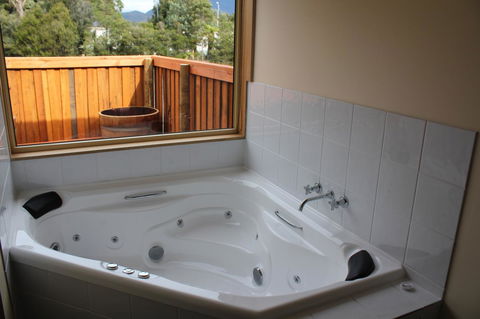 Tullah Lakeside Lodge - Accommodation NT 17