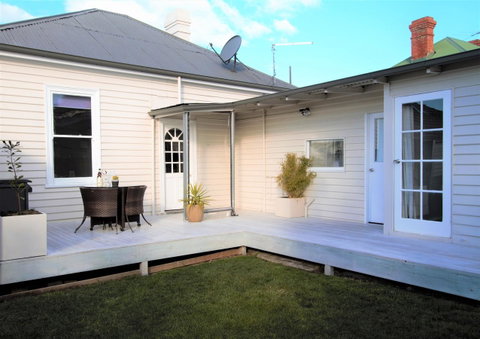Horlock House - Accommodation NT 9