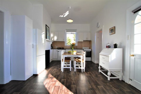 Horlock House - Accommodation NT 7