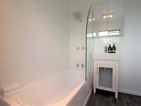 Horlock House - Accommodation NT 6