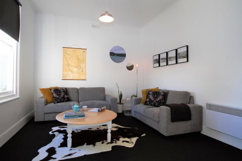 Horlock House - Accommodation NT 8