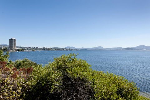 Sandy Bay Waterfront Home - Accommodation NT 14