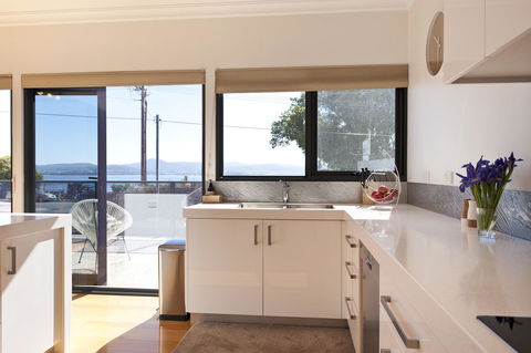 Sandy Bay Waterfront Home - Accommodation NT 13