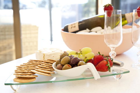 Sandy Bay Waterfront Home - Accommodation NT 1