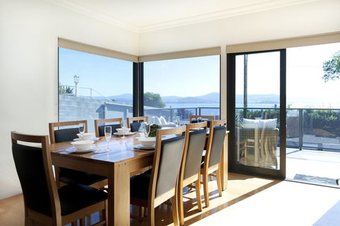 Sandy Bay Waterfront Home - Accommodation NT 31