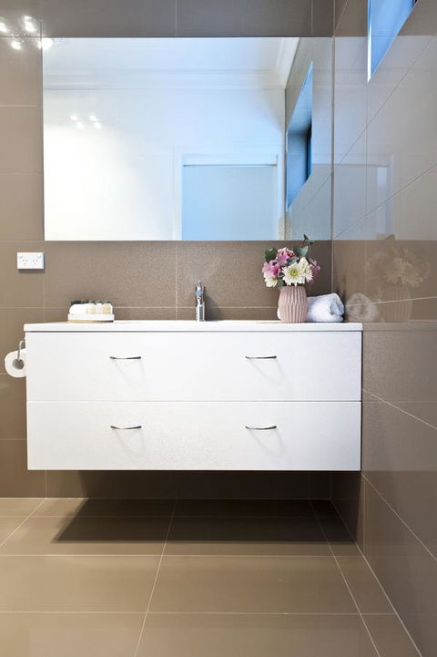 Sandy Bay Waterfront Home - Accommodation NT 23