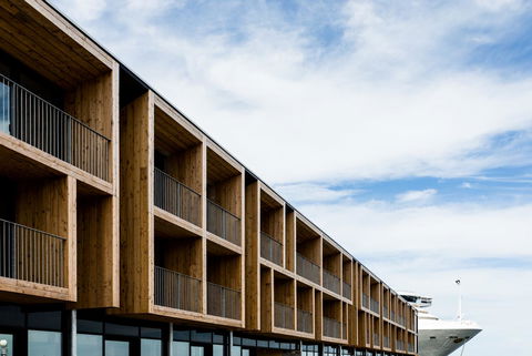 MACq 01 Hotel - Accommodation NT 44