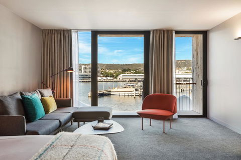 MACq 01 Hotel - Accommodation NT 28