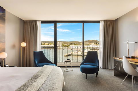 MACq 01 Hotel - Accommodation NT 9