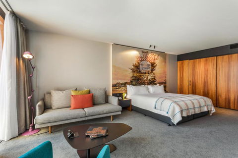 MACq 01 Hotel - Accommodation NT 1