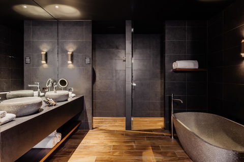 MACq 01 Hotel - Accommodation NT 8