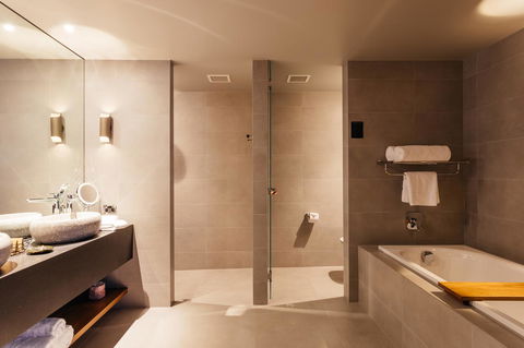 MACq 01 Hotel - Accommodation NT 27