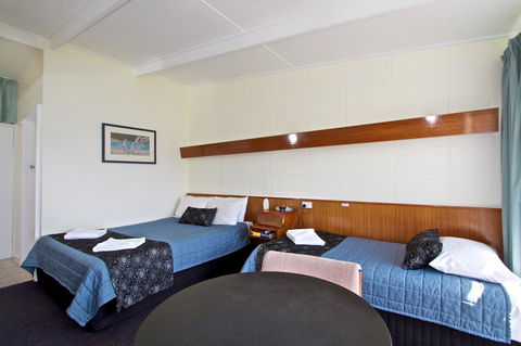 Riverfront Motel & Villas - Accommodation NT 38