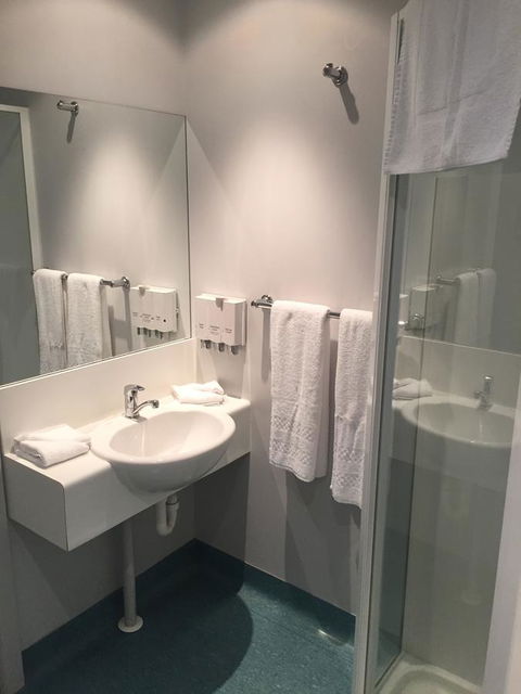 Waterfront Lodge Motel - Accommodation NT 44