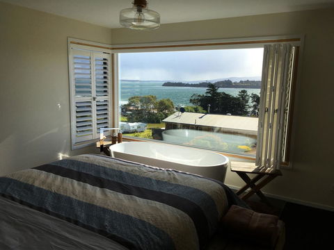 Couples Getaway On Bruny Island - NT Tourism 29