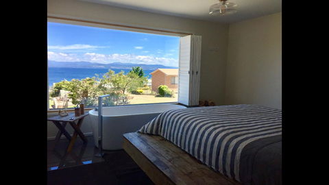 Couples Getaway On Bruny Island - NT Tourism 12
