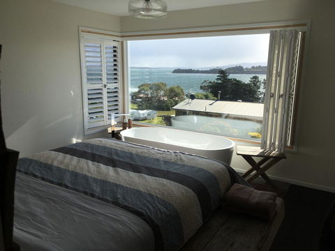 Couples Getaway On Bruny Island - NT Tourism 5