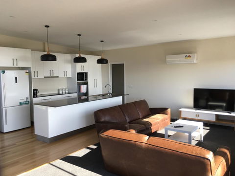 Couples Getaway On Bruny Island - NT Tourism 23