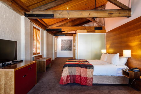 The Henry Jones Art Hotel - Accommodation NT 25