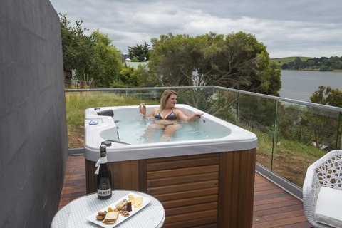 Rosevears Riverview Hotel - Accommodation NT 22