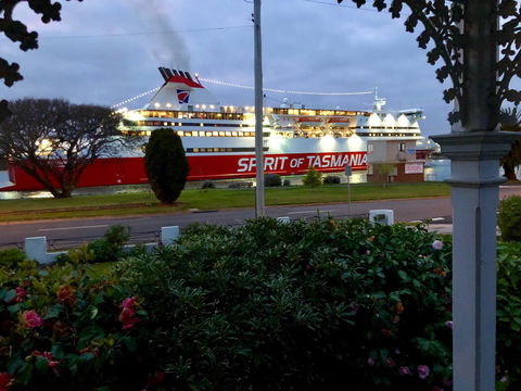 Riverbank Villa - Accommodation NT 10