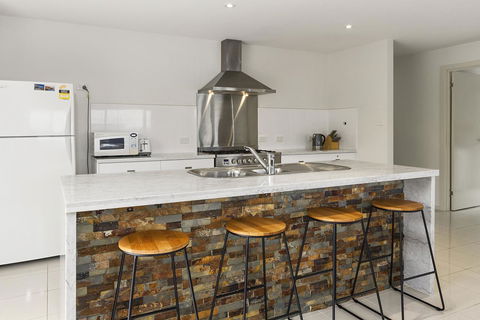 170 Hazards View Drive - Unit 2 - NT Tourism 4