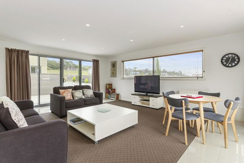 170 Hazards View Drive - Unit 2 - NT Tourism 5