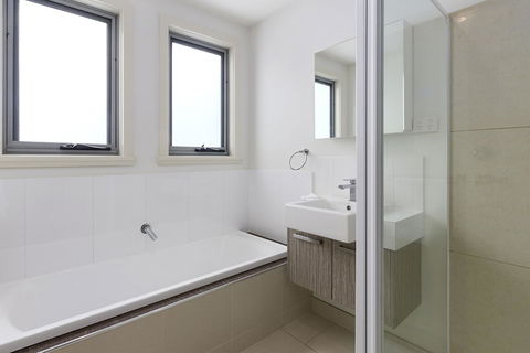 170 Hazards View Drive - Unit 2 - NT Tourism 10