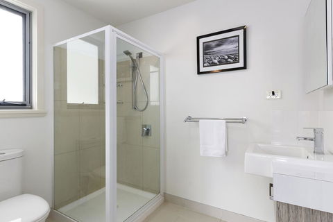 170 Hazards View Drive - Unit 2 - NT Tourism 9