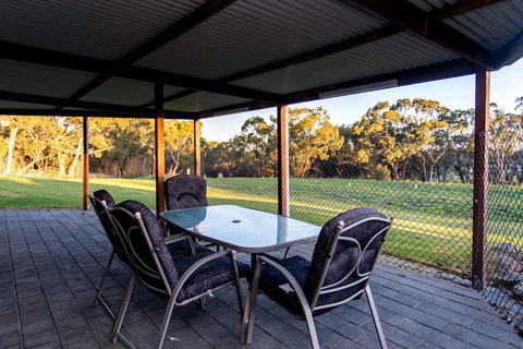 Acton Park Holiday Units - Accommodation NT 15