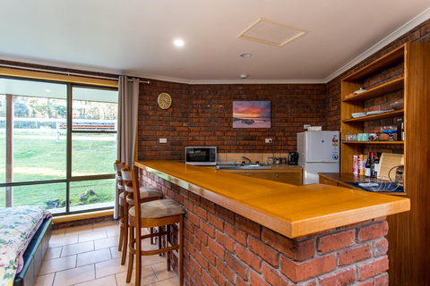 Acton Park Holiday Units - Accommodation NT 16