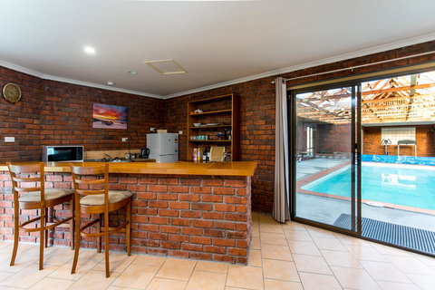 Acton Park Holiday Units - Accommodation NT 12