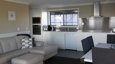SEA EAGLE COTTAGE Amazing Views Of Bay Of Fires - Accommodation NT 23