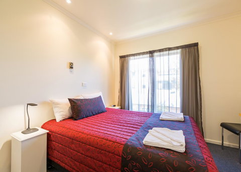 Graham Apartments - Accommodation NT 6