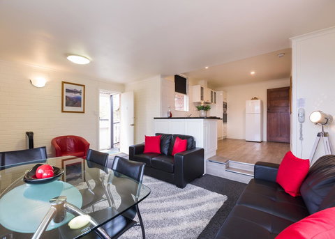 Graham Apartments - Accommodation NT 19