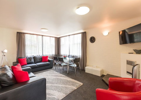 Graham Apartments - Accommodation NT 20