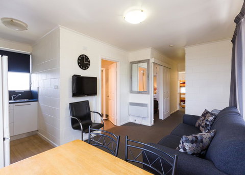 Graham Apartments - Accommodation NT 42